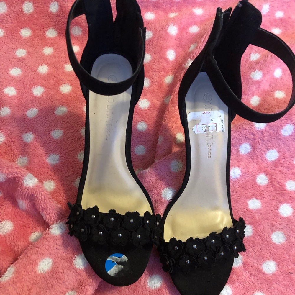 Black Pumps